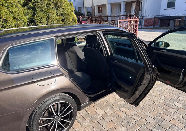 Volkswagen Passat cena 39999 przebieg: 320000, rok produkcji 2015 z Wejherowo małe 301